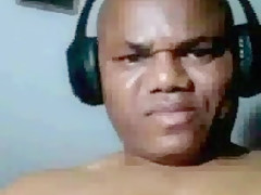 Jose Akim en pleine masturbation AIMEZ MA VIDEO