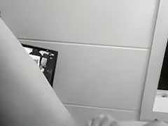 speelt met haar kutje voor mij