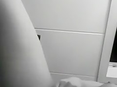 speelt met haar kutje voor mij