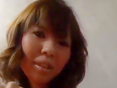 Reina Sakai Poses Nude While Fingering Her Twat