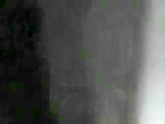 Sa maitresse le rejoint dans la chambre pour le branler