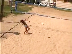 Une somptueuse thailandaise niquée sur la plage