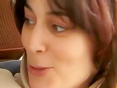 Française qui Suce dans une voiture et un avion