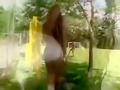 Une brésilienne bien black enculée après une douche