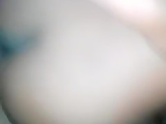 Il la baise a cheval dans sa chambre