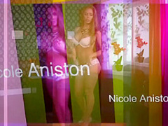 Nicole Aniston rubs her wet pussy