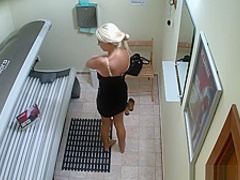 Sexy Blond Tanning her Beautiful Body