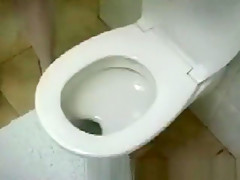 Queeny Love - Toiletfuck Part 1