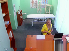 Dirty doctor steps in to cure sexy patients claustrophobia