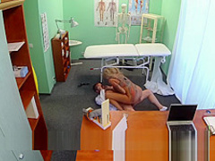 Dirty doctor steps in to cure sexy patients claustrophobia