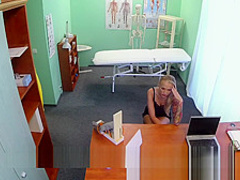 Dirty doctor steps in to cure sexy patients claustrophobia