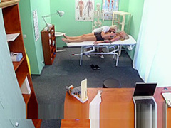 Dirty doctor steps in to cure sexy patients claustrophobia
