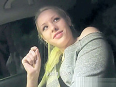 Stranded Teens - Hitchhiker Loya Taylor sucks for her ride