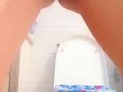girl cam in toilet