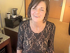 Kentucky MILF takes a facial