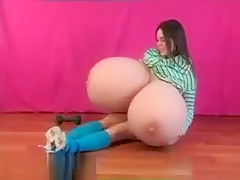 Busty Brunette Babe Gets Horny Showing