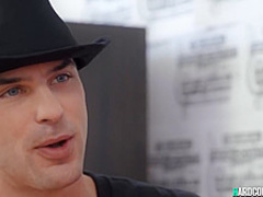 Lesbian singers tribbing before contest