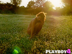 Perfect babes ass flashing on the sun in photo session