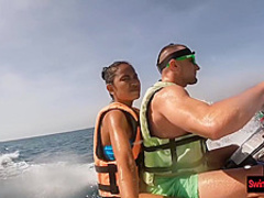 Amateur Thai girlfriend gives him a blowjob in public