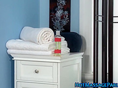 Massage whore gets cumshot facial