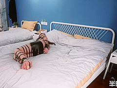 半岛束艺 一个身上只有胶带的培培