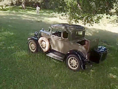 Bonny and Clide are fucking in the nature in the middle of a nice day