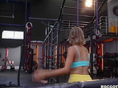 Colombian fitness babe Veronica Leal gangbanged in gym