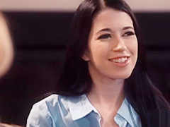 Alix is the theapist who made Alex realize she is a lesbian