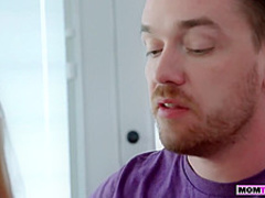 MILF stepmom invites her stepson to eat out her pussy