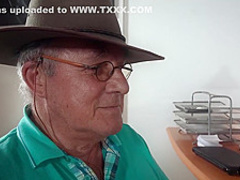 Insatiable brunette is using every opportunity to suck dick and make her boss explode from pleasure