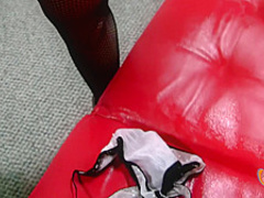 Kiki Daire gets a cum facial after a handjob