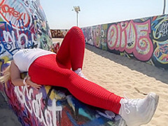 MrsSiren Fucking On Venice Beach