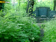 A brunette slut who takes it in the ass!