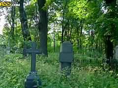 A brunette slut who takes it in the ass!