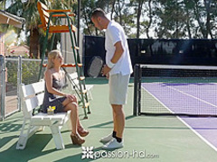 Slut getting fucked hard outdoors !