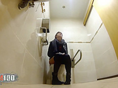 Short haired woman is about to suck dick in the nature, before riding it like crazy