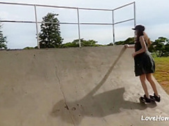 Young babe masturbates in a skate park