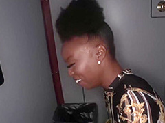 She got a Lauryn Hill vibe, She give that Ooh la la la la (Requested)