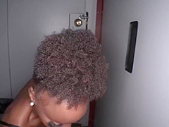 She got a Lauryn Hill vibe, She give that Ooh la la la la (Requested)