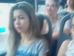 Duas delicinhas manjando minha rola no onibus