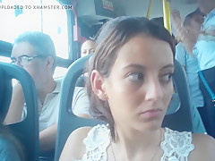 Duas delicinhas manjando minha rola no onibus