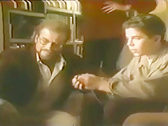 Ils pelotent cette petite salope au cinema