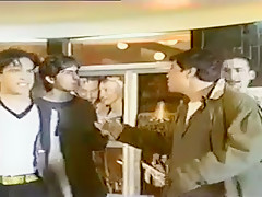 Ils pelotent cette petite salope au cinema