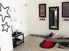 FamilyStrokes - kelly green