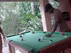 A ninfetinha Carol Fenix tomando pica na sinuca