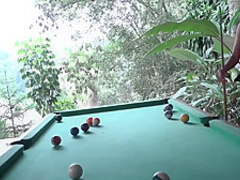 A ninfetinha Carol Fenix tomando pica na sinuca