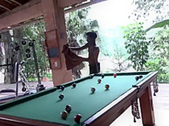 A ninfetinha Carol Fenix tomando pica na sinuca