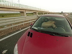 Road Movie - Rosario Gallardo si masturba sul ciglio della strada