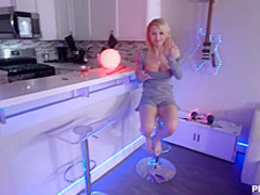 PervMom - Alix Lynx Prime Cut