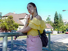 Blowjob in exchange for candies in 4K